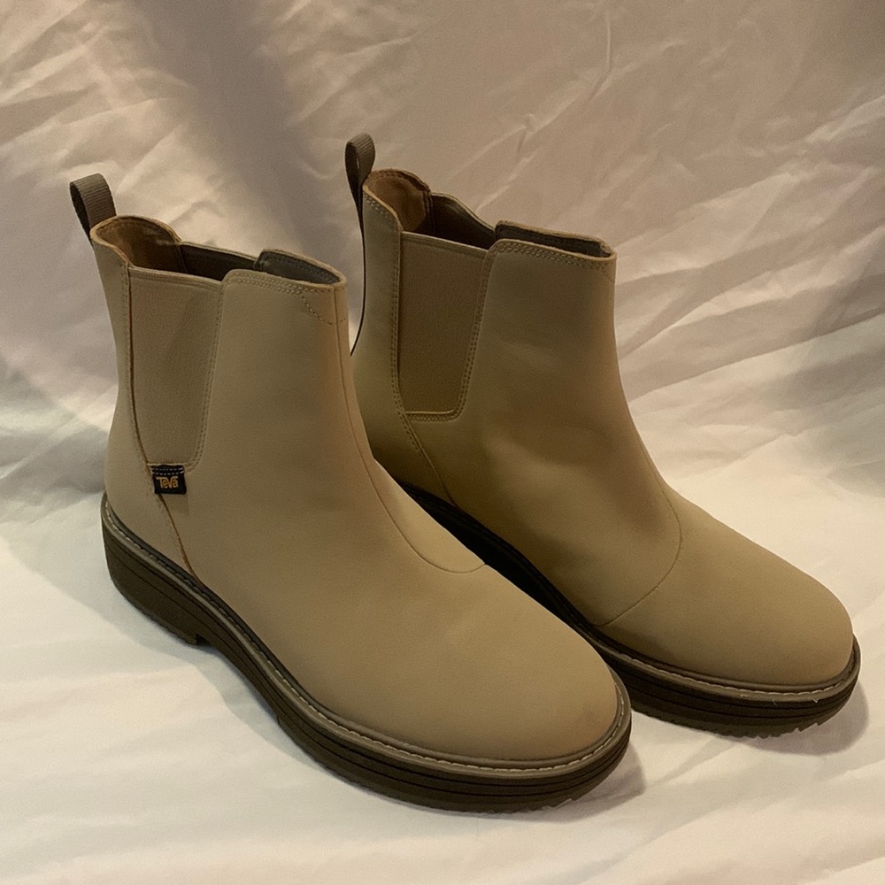 Chelsea Midform Boot